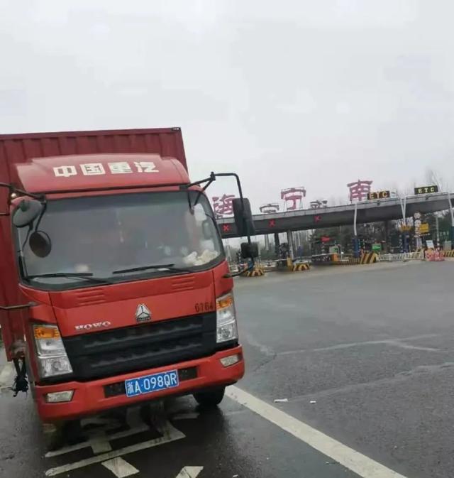 服务客户的宗旨口号幽默，服务客户的宗旨口号幽默句子？