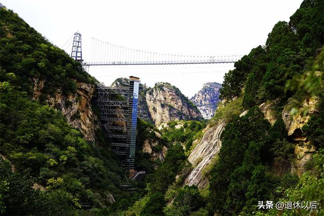 天空很蓝发朋友圈的句子，天蓝蓝的天空发朋友圈？