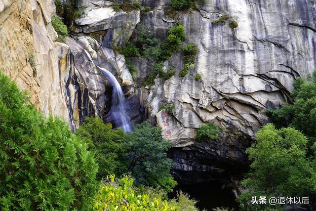 天空很蓝发朋友圈的句子，天蓝蓝的天空发朋友圈？