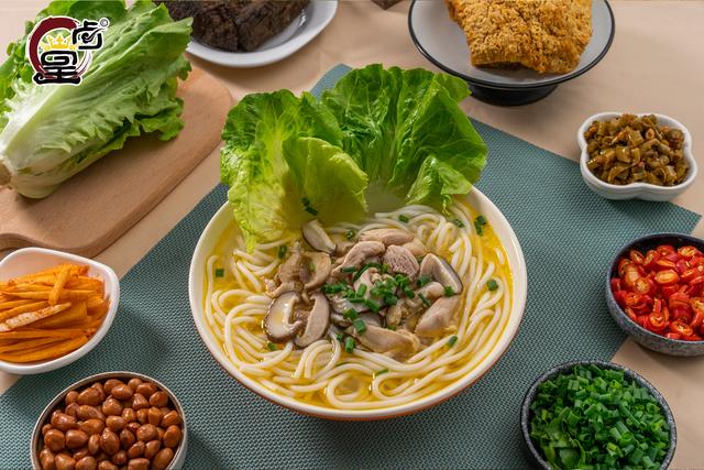 餐饮开店怎么吸引顾客十个妙招（开餐馆怎么吸引顾客）