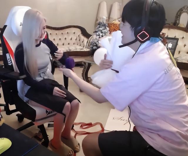 lol姿态在哪直播，英雄联盟姿态直播间？