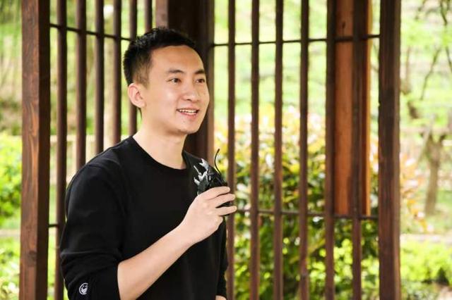 抖音吸引人的个人简介文案，女生抖音吸引人的个人简介文案？