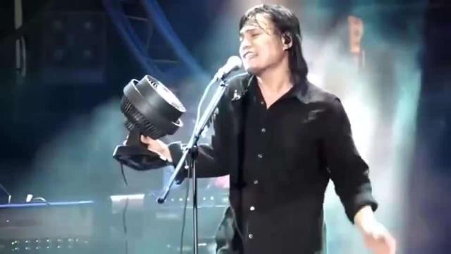 伍佰一首抖音很火的歌曲叫什么，伍佰一首抖音很火的歌曲叫什么名字？