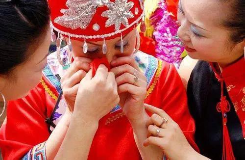 个伴娘红包一般给多少钱合适（4个伴娘红包一般给多少钱呢）"