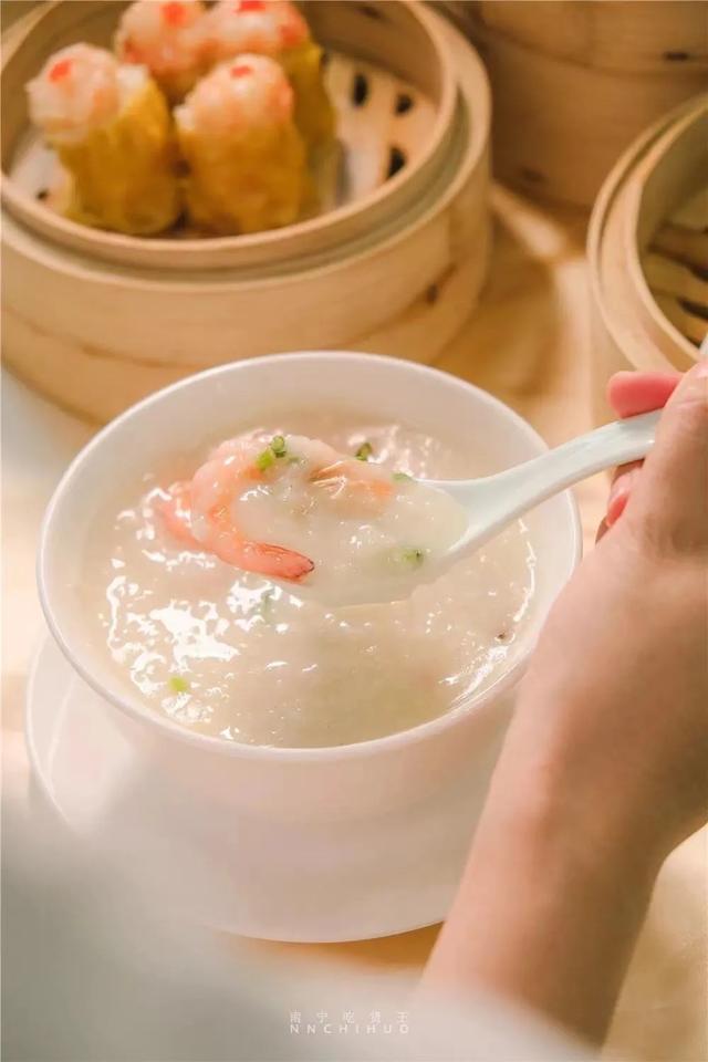 饮早茶发朋友圈的句子，适合喝早茶发的朋友圈短语？