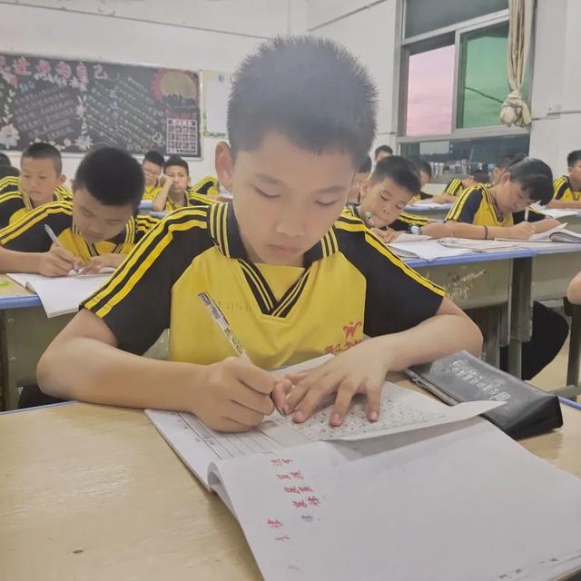 推广普通话手抄报简单又好看，推广普通话手抄报简单又好看内容？
