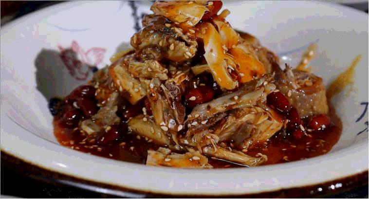 炒菜用的红油是什么油（饭店里的红油是什么油）