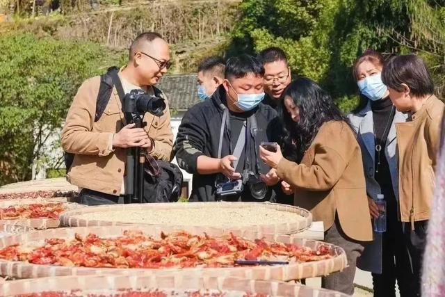 苹果手机抖音麦克风在哪里打开，苹果手机抖音麦克风在哪里打开啊？