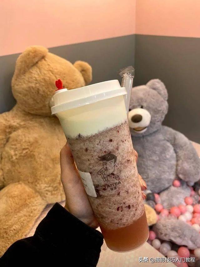 发朋友圈的手拿奶茶图片蜜雪冰城，发朋友圈的手拿奶茶图片高清？
