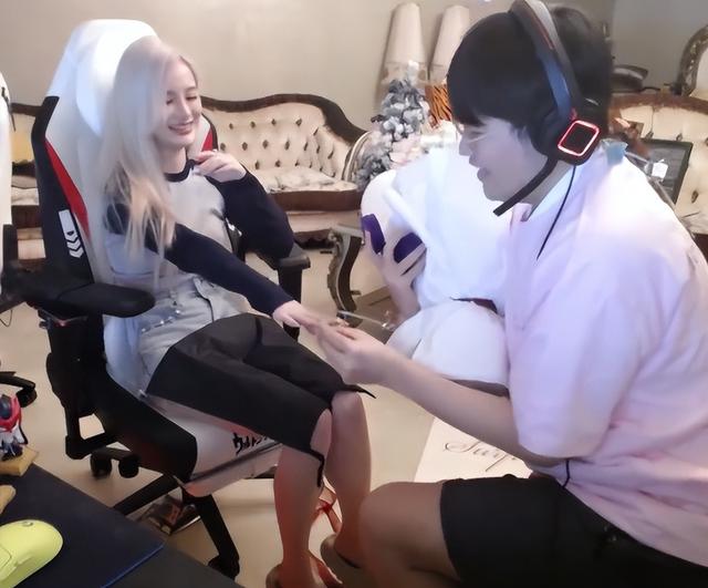 lol姿态在哪直播，英雄联盟姿态直播间？