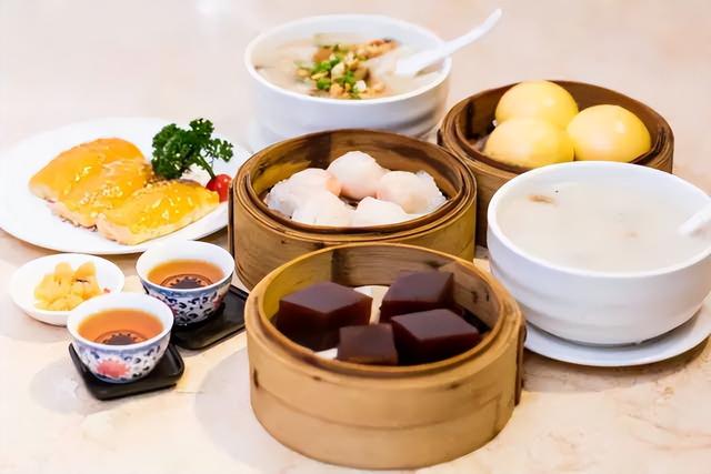 饮早茶发朋友圈的句子，适合喝早茶发的朋友圈短语？
