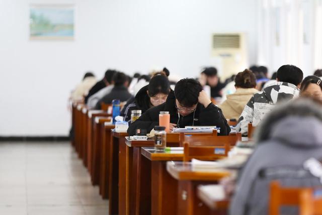 网络与新媒体考研方向哪个好（网络与新媒体考研方向专业）