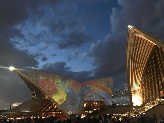 空姐朋友圈图片高清，空姐朋友圈图片高清图？