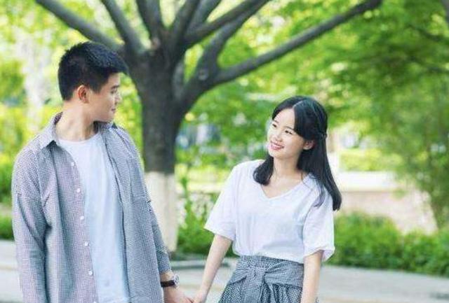 尴尬图片发朋友圈文字怎么写，发朋友圈尴尬的图片？