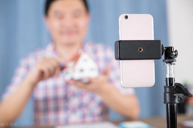 游戏直播怎么赚钱能赚多少钱，游戏直播怎么赚钱,能赚多少钱一个月？