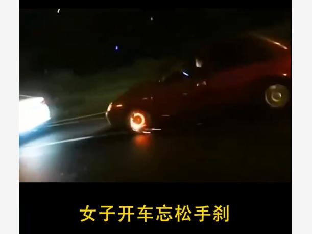 晚上开车小视频10秒在车内，夜间自己开车的视频？