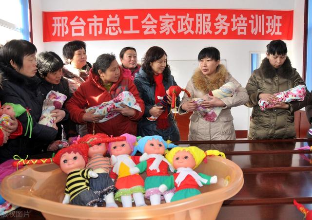 没啥学历的女生可以选择什么挣钱，女生没学历适合做什么工作工资高？