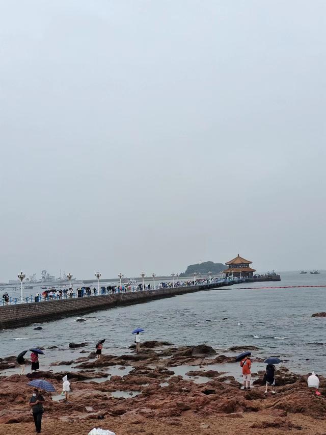 适合下雨天的朋友圈雨天唯美图片，下雨天的句子适合发朋友圈诗句？