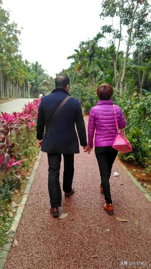 二十年结婚纪念日发朋友圈怎么写，结婚二十周年发朋友圈？