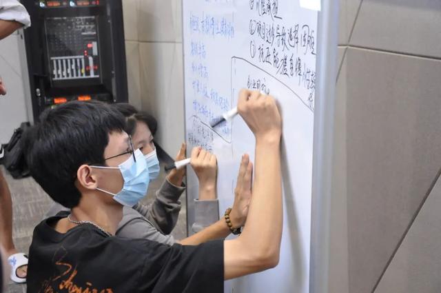 大学生创业画布作业模板，大学生创业画布作业模板知乎？