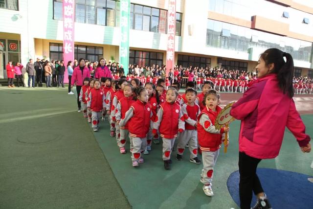 幼儿园简介广告宣传图片，幼儿园简介宣传栏内容图片