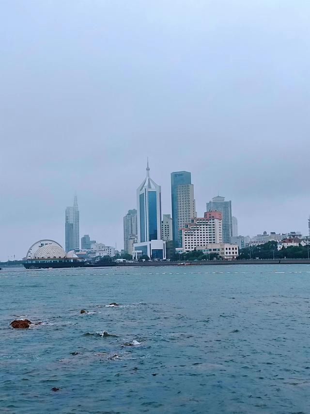 适合下雨天的朋友圈雨天唯美图片，下雨天的句子适合发朋友圈诗句？