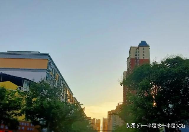 抖音轻飘飘的旧时光就这么溜走是什么歌，时光匆匆的歌词有哪些歌抖音歌曲？