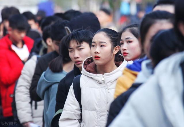 男孩抖音名字怎么写吸引人，抖音简介怎么写吸引人男？