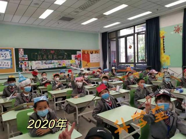 大学开学图片发朋友圈，大学开学图片发朋友圈文案？
