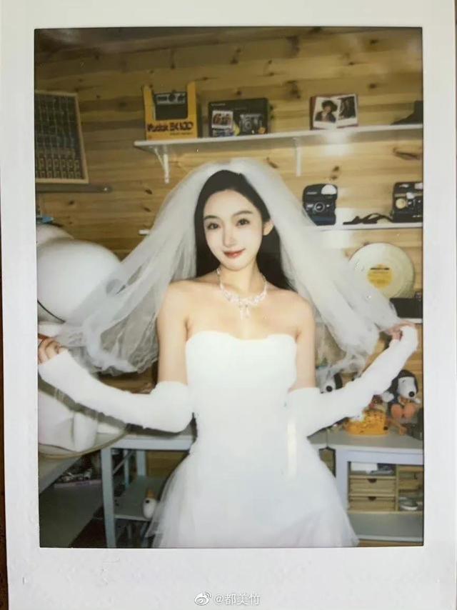 婚纱照发朋友圈配文字简短，婚纱照发朋友圈配文字简短搞笑？