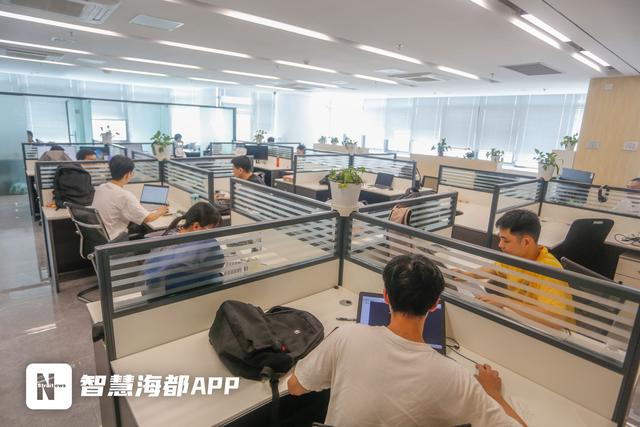 大学生创业成功案例人物ppt（大学生创业成功案例人物400字）