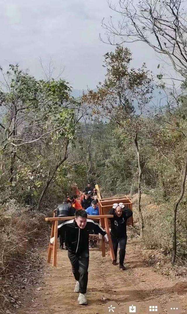《我开直播黑老板的日子》（我开直播黑老板的日子txt宝书网）