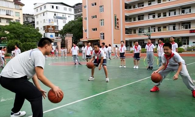 小学语文老师可以做哪些副业，初中语文老师能做什么副业？