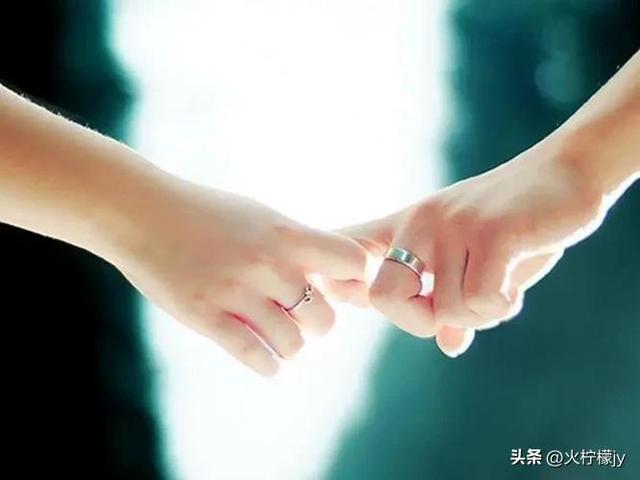二十年结婚纪念日发朋友圈怎么写，结婚二十周年发朋友圈？