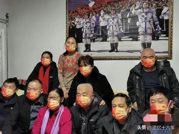 航天员出舱直播视频大全，航天员出舱直播视频回放？