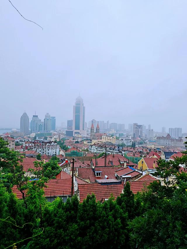 适合下雨天的朋友圈雨天唯美图片，下雨天的句子适合发朋友圈诗句？