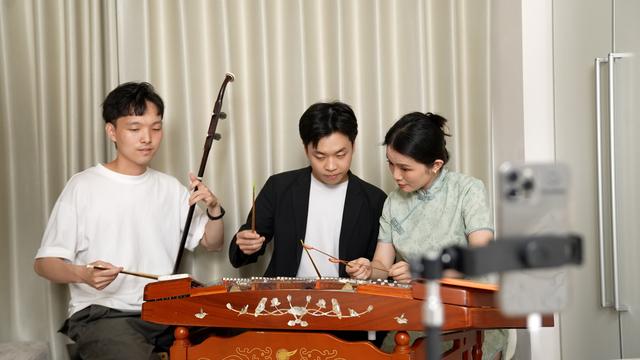 抖音伴侣电脑直播教程看播人次，抖音伴侣电脑游戏直播教程？