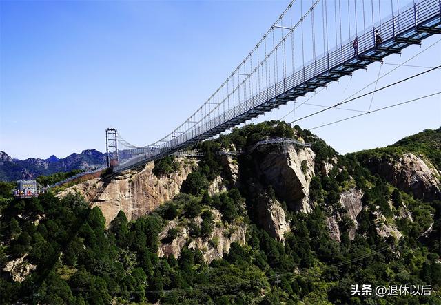 天空很蓝发朋友圈的句子，天蓝蓝的天空发朋友圈？