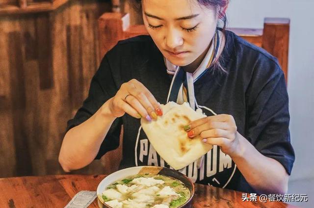 疫情期间美食朋友圈文案，分享美食朋友圈文案？