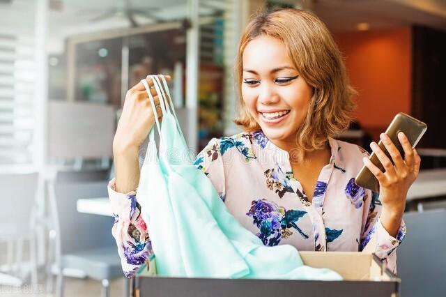开服装店赚钱吗服装创业有前景吗，现在开服装店能赚钱吗？