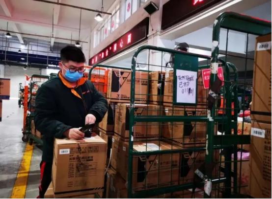 京东护肤品和唯品会护肤品哪个可信，护肤品京东还是唯品会好？