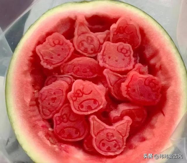 发朋友圈晒西瓜说说，西瓜甜不甜分享心情？