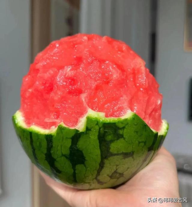 发朋友圈晒西瓜说说，西瓜甜不甜分享心情？