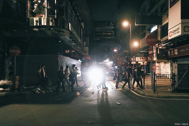 夜晚朋友圈文案短句，朋友圈夜晚文案创意短句？